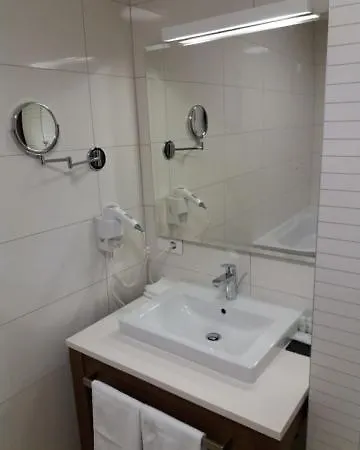 B332 Vucko Private Host Apartment 4*