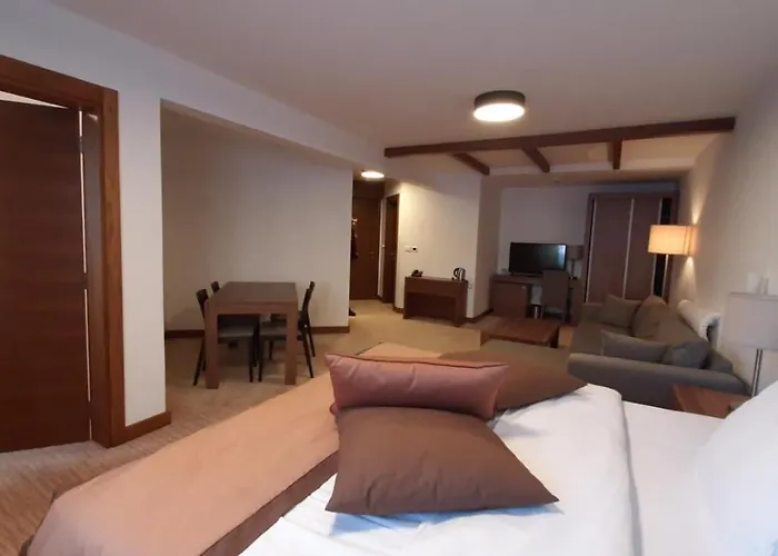 B332 Vucko Private Host Apartment 4*